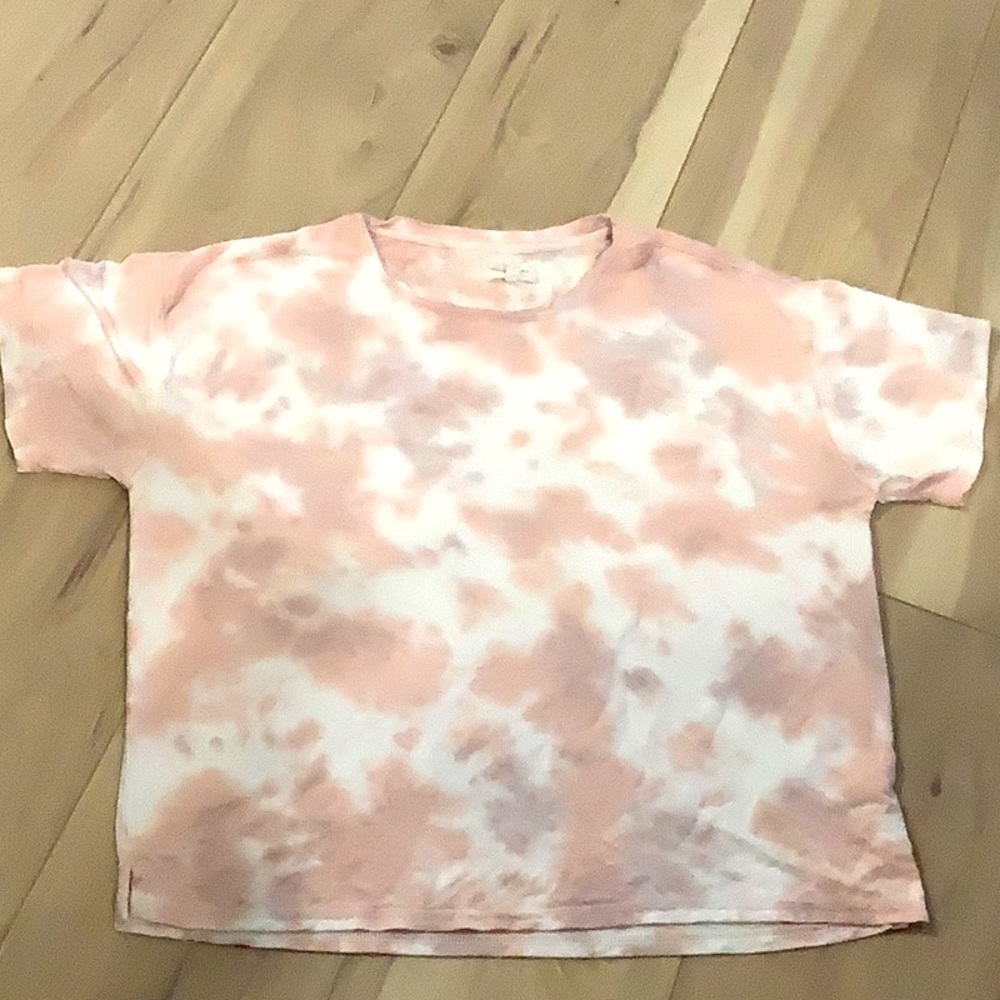 Lightweight Pink Tie dyed T-shirt. Size large
